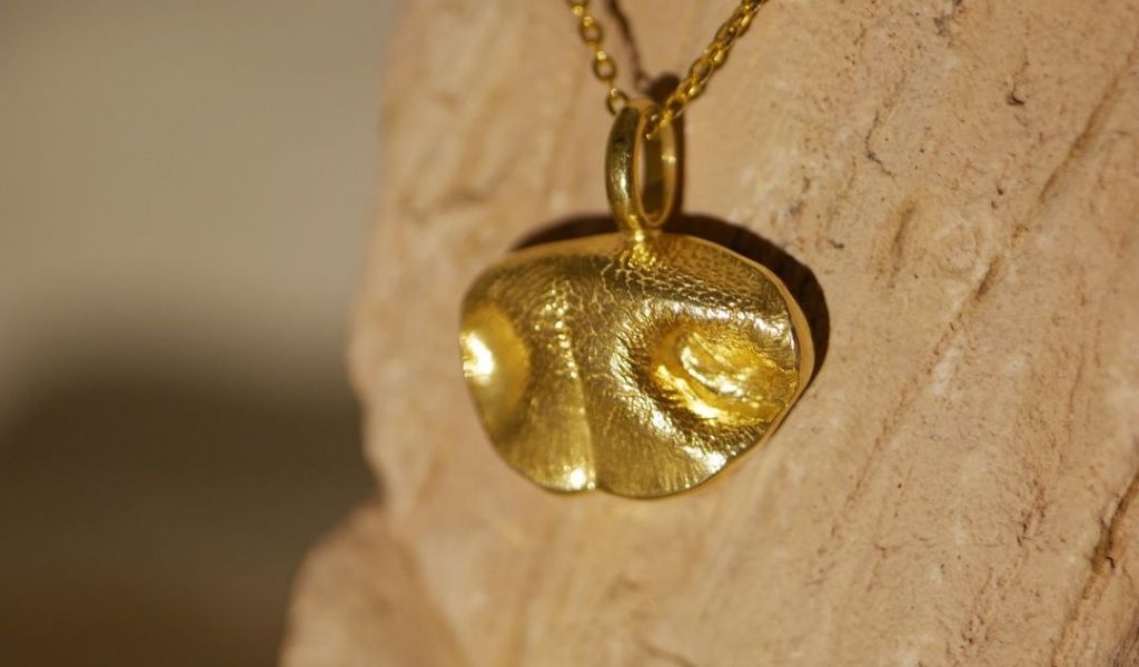 Bespoke Memorial Jewelery and Pet Ashes Keepsake in Singapore